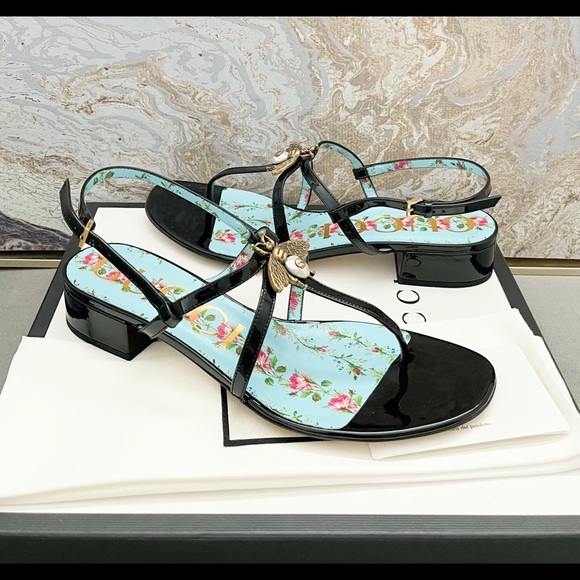 New! Gucci Patent Calfskin Bee Thong Sandals Black - Picture 5 of 9